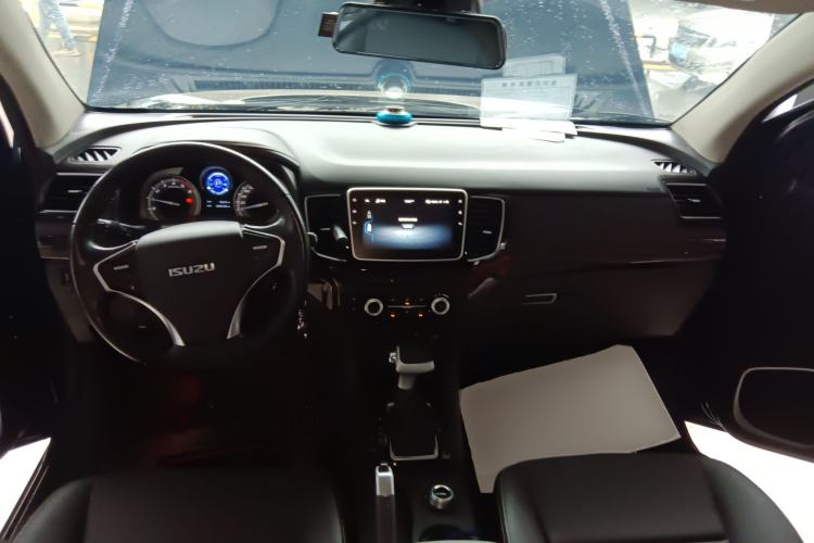 Used Isuzu D-MAX 2020 1.9T 4x4 Automatic Comfort Edition China VI Standard RZ4E Hi-Power Center Console