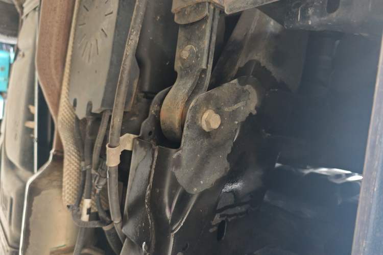 Used Isuzu D-MAX 2020 2.5T 4WD Manual Navigation Version China VI Standard Extended Length JE4D25Q6A Chassis Rear Right