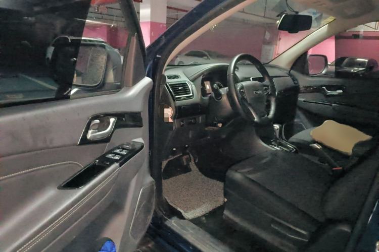 Used Isuzu D-MAX 2020 2.5T Two-Wheel Drive Automatic Navigation Version China VI Emission Standard Extended Length JE4D25Q6A Driver Seat