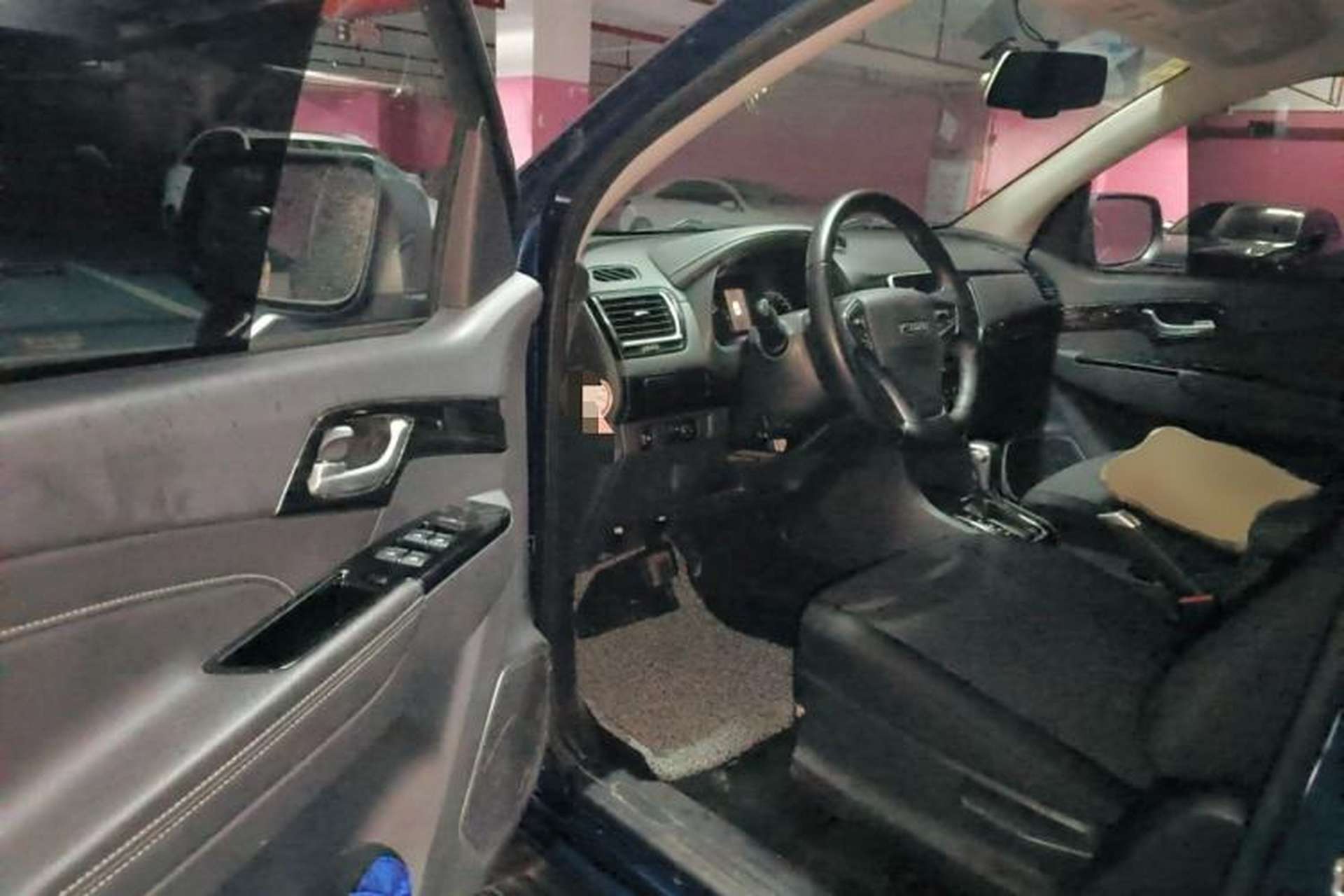 Used Isuzu D-MAX 2020 2.5T Two-Wheel Drive Automatic Navigation Version China VI Emission Standard Extended Length JE4D25Q6A Driver Seat