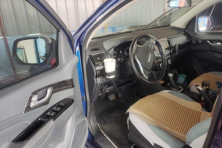 Used Isuzu D-MAX 2020 2.5T Two-Wheel Drive Automatic Navigation Version China VI Emission Standard Extended Length JE4D25Q6A Driver Seat
