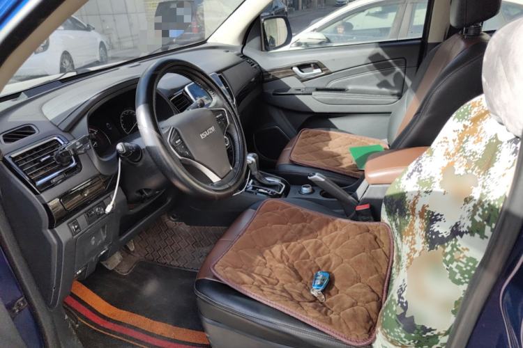 Used Isuzu D-MAX 2020 2.5T 4x4 Automatic Navigation Version China VI Standard Extended Length JE4D25Q6A Driver Seat