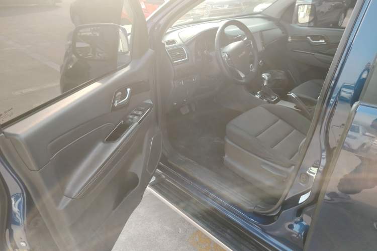 Used Isuzu D-MAX 2020 1.9T Two-Wheel Drive Automatic Comfort Edition China VI Standard RZ4E Hi-Power Driver Seat
