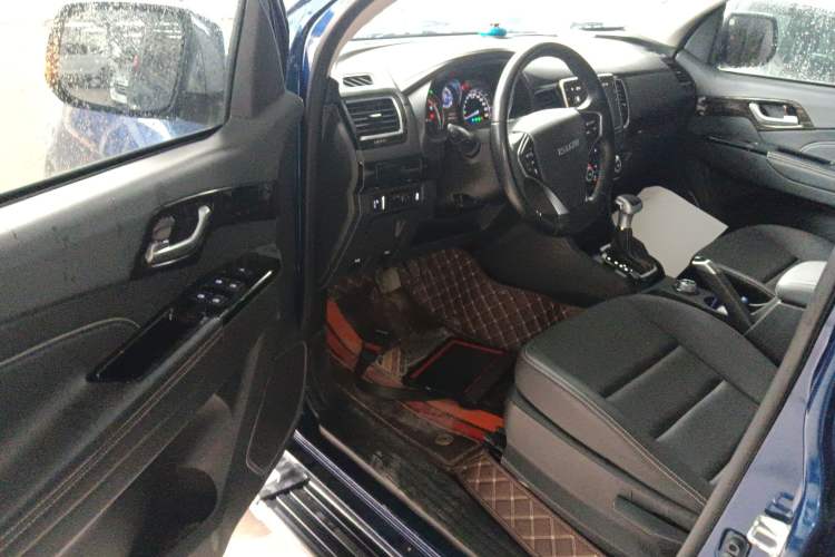 Used Isuzu D-MAX 2020 1.9T 4x4 Automatic Comfort Edition China VI Standard RZ4E Hi-Power Driver Seat