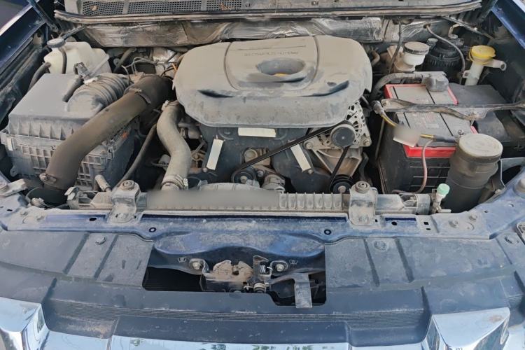 Used Isuzu D-MAX 2020 2.5T 4x4 Automatic Flagship Edition China VI Standard Extended Version JE4D25Q6A Engine Bay