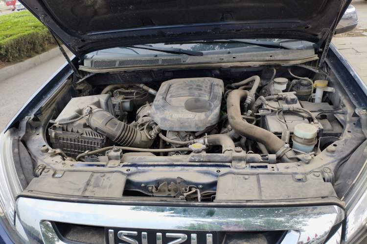 Used Isuzu D-MAX 2020 1.9T Two-Wheel Drive Automatic Comfort Edition China VI Standard RZ4E Hi-Power Engine Bay