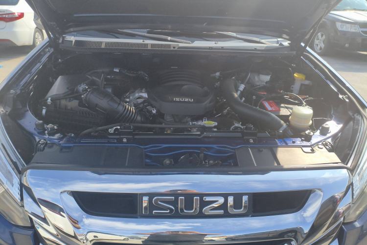 Used Isuzu D-MAX 2020 1.9T Two-Wheel Drive Automatic Comfort Edition China VI Standard RZ4E Hi-Power Engine Bay