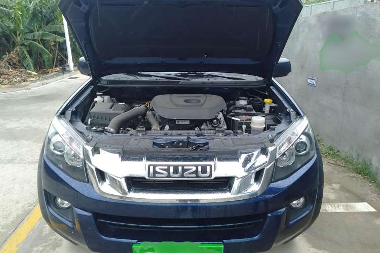 Used Isuzu D-MAX 2020 2.5T 4WD Manual Navigation Version China VI Standard Extended Length JE4D25Q6A Engine Bay