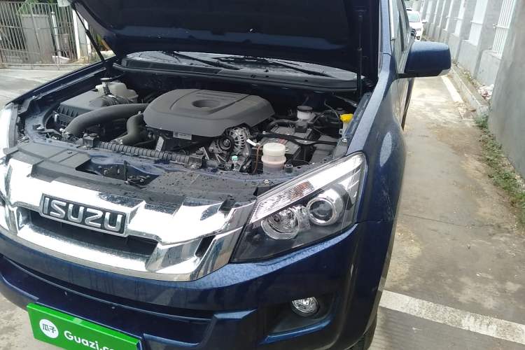 Used Isuzu D-MAX 2020 2.5T 4WD Manual Navigation Version China VI Standard Extended Length JE4D25Q6A Engine Bay Left