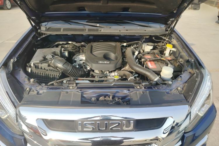 Used Isuzu D-MAX 2020 1.9T Two-Wheel Drive Automatic Comfort Edition China VI Standard RZ4E Hi-Power Engine Bay