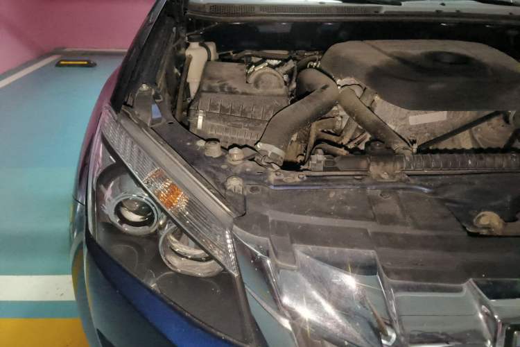 Used Isuzu D-MAX 2020 2.5T Two-Wheel Drive Automatic Navigation Version China VI Emission Standard Extended Length JE4D25Q6A Engine Bay Right