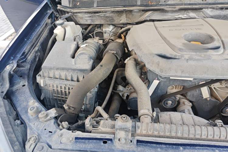 Used Isuzu D-MAX 2020 2.5T 4x4 Automatic Flagship Edition China VI Standard Extended Version JE4D25Q6A Engine Bay Right