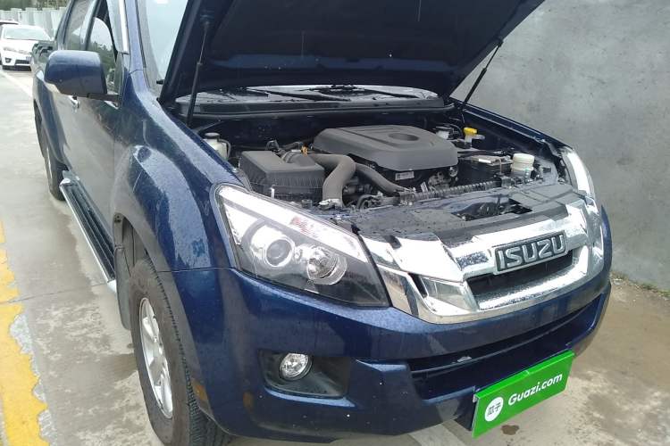 Used Isuzu D-MAX 2020 2.5T 4WD Manual Navigation Version China VI Standard Extended Length JE4D25Q6A Engine Bay Right