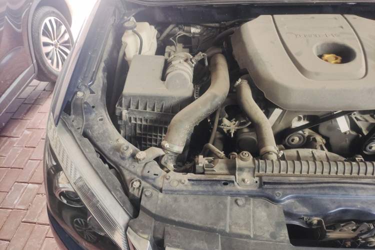 Used Isuzu D-MAX 2020 2.5T Two-Wheel Drive Automatic Navigation Version China VI Emission Standard Extended Length JE4D25Q6A Engine Bay Right