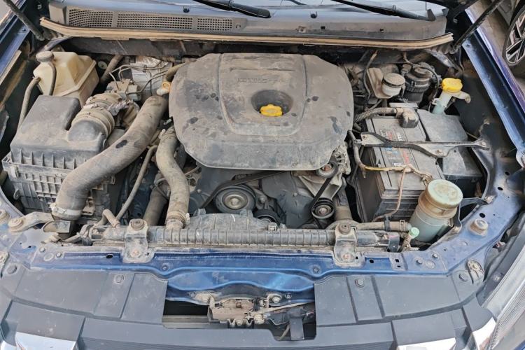 Used Isuzu D-MAX 2020 2.5T Two-Wheel Drive Manual Flagship Version China VI Emission Standard JE4D25Q6A Engine Bay