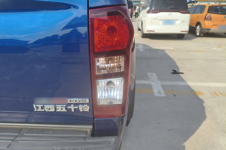 Used Isuzu D-MAX 2020 1.9T Two-Wheel Drive Automatic Comfort Edition China VI Standard RZ4E Hi-Power Exterior 1