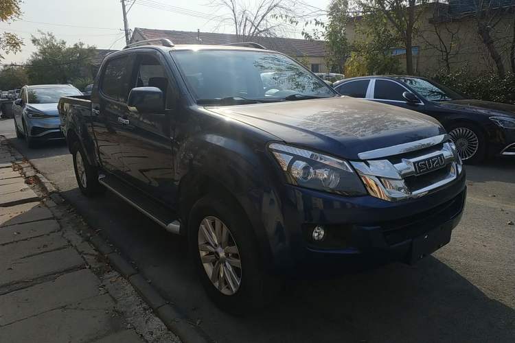 Used Isuzu D-MAX 2020 2.5T Two-Wheel Drive Manual Navigation Version China VI Standard Extended Length JE4D25Q6A Exterior 2