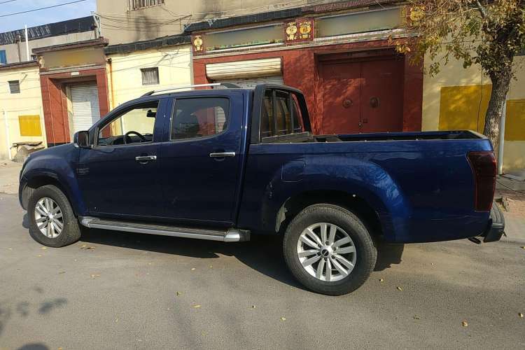 Used Isuzu D-MAX 2020 2.5T Two-Wheel Drive Manual Navigation Version China VI Standard Extended Length JE4D25Q6A Exterior 3
