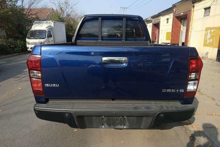 Used Isuzu D-MAX 2020 2.5T Two-Wheel Drive Manual Navigation Version China VI Standard Extended Length JE4D25Q6A Exterior 4