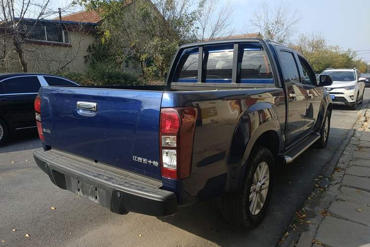 Used Isuzu D-MAX 2020 2.5T Two-Wheel Drive Manual Navigation Version China VI Standard Extended Length JE4D25Q6A Exterior 5