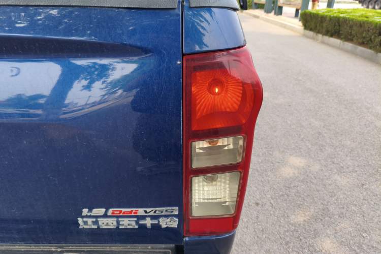 Used Isuzu D-MAX 2020 1.9T Two-Wheel Drive Automatic Comfort Edition China VI Standard RZ4E Hi-Power Exterior 6