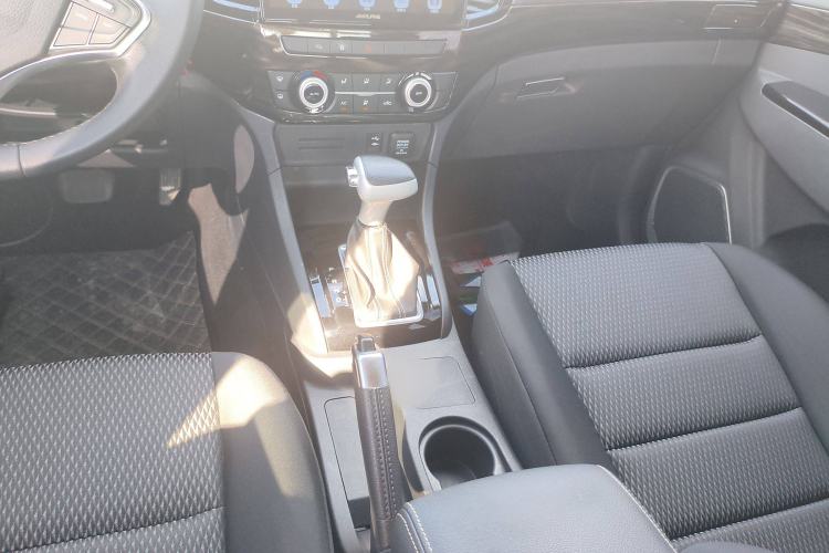 Used Isuzu D-MAX 2020 1.9T Two-Wheel Drive Automatic Comfort Edition China VI Standard RZ4E Hi-Power Gear Lever