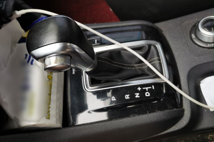 Used Isuzu D-MAX 2020 2.5T 4x4 Automatic Flagship Edition China VI JE4D25Q6A Gear Lever