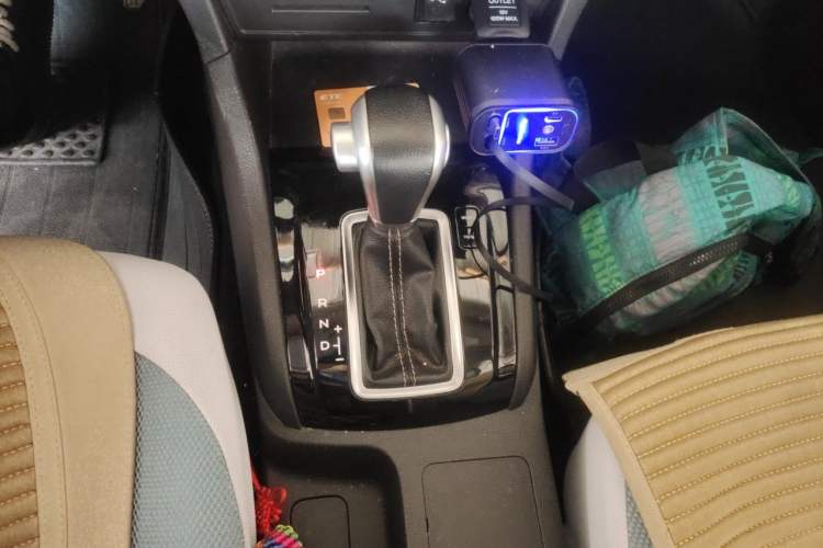 Used Isuzu D-MAX 2020 2.5T Two-Wheel Drive Automatic Navigation Version China VI Emission Standard Extended Length JE4D25Q6A Gear Lever