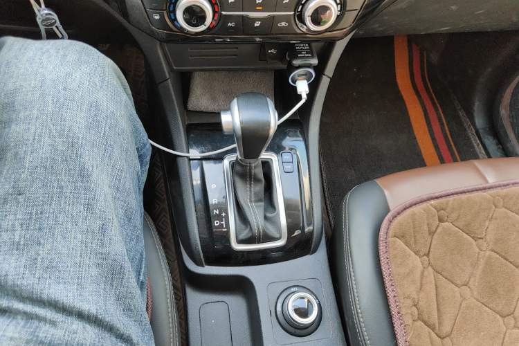 Used Isuzu D-MAX 2020 2.5T 4x4 Automatic Navigation Version China VI Standard Extended Length JE4D25Q6A Gear Lever