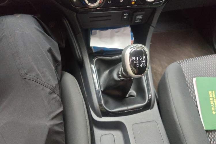 Used Isuzu D-MAX 2020 1.9T Two-Wheel Drive Manual Comfort Version China VI Standard RZ4E Hi-Power Gear Lever
