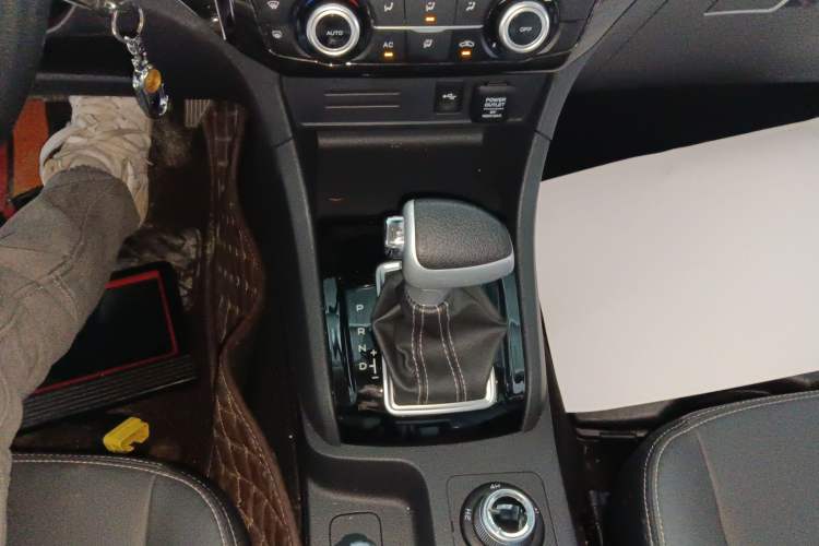 Used Isuzu D-MAX 2020 1.9T 4x4 Automatic Comfort Edition China VI Standard RZ4E Hi-Power Gear Lever