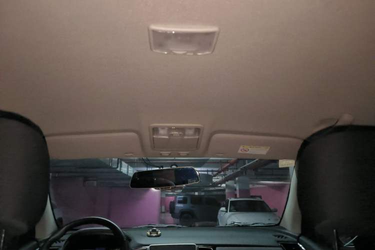 Used Isuzu D-MAX 2020 2.5T Two-Wheel Drive Automatic Navigation Version China VI Emission Standard Extended Length JE4D25Q6A Headliner