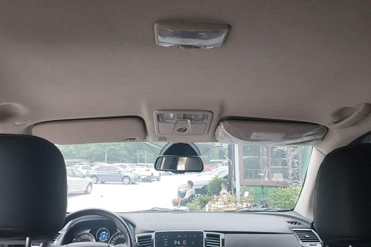Used Isuzu D-MAX 2020 1.9T 4x4 Automatic Luxury Edition China VI Standard RZ4E Hi-Power Headliner