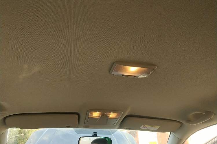 Used Isuzu D-MAX 2020 2.5T Two-Wheel Drive Manual Navigation Version China VI Standard Extended Length JE4D25Q6A Headliner