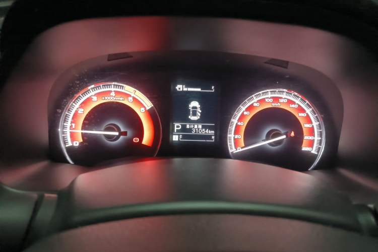 Used Isuzu D-MAX 2020 2.5T Two-Wheel Drive Automatic Navigation Version China VI Emission Standard Extended Length JE4D25Q6A Instrument Cluster