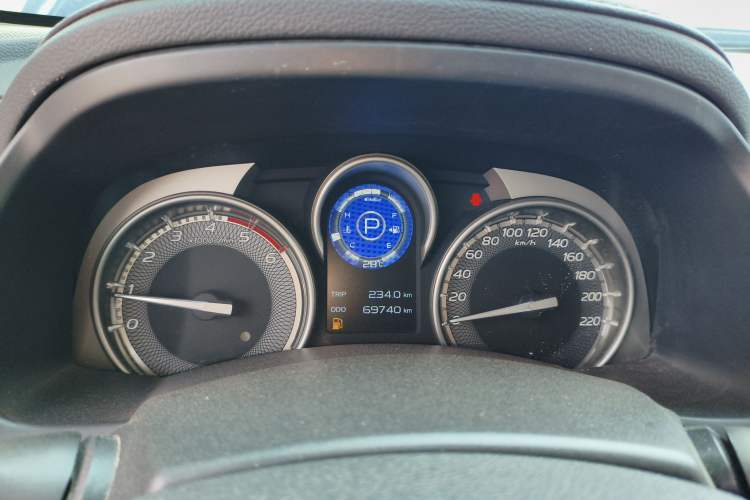 Used Isuzu D-MAX 2020 1.9T Two-Wheel Drive Automatic Comfort Edition China VI Standard RZ4E Hi-Power Instrument Cluster