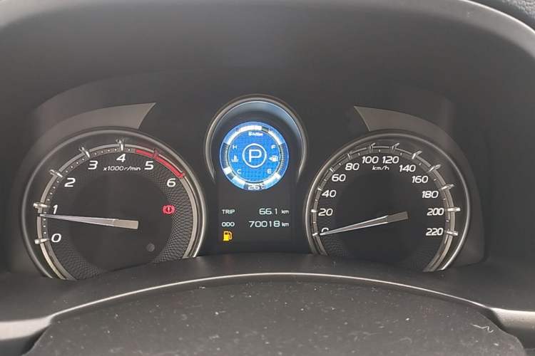 Used Isuzu D-MAX 2020 1.9T 4x4 Automatic Luxury Edition China VI Standard RZ4E Hi-Power Instrument Cluster