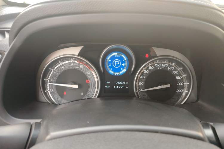 Used Isuzu D-MAX 2020 1.9T Two-Wheel Drive Automatic Comfort Edition China VI Standard RZ4E Hi-Power Instrument Cluster