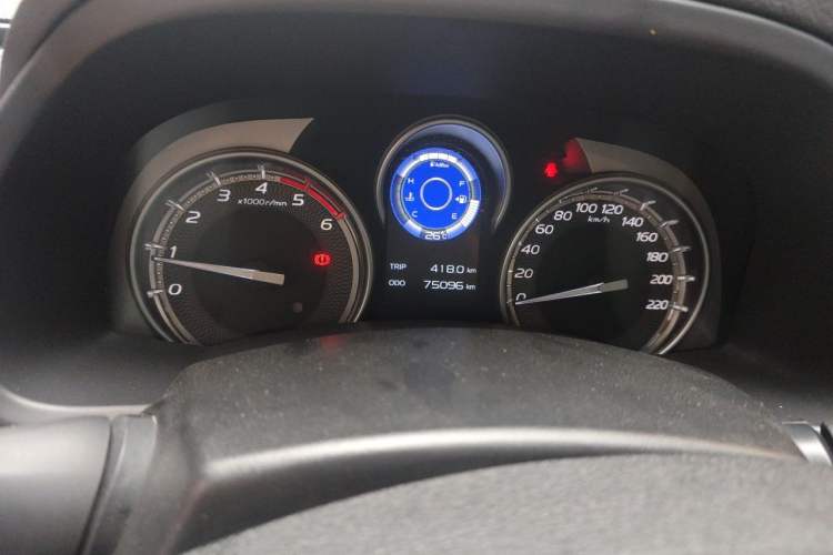 Used Isuzu D-MAX 2020 1.9T Two-Wheel Drive Manual Comfort Version China VI Standard RZ4E Hi-Power Instrument Cluster