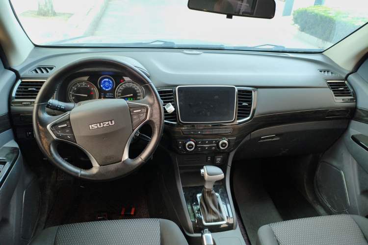 Used Isuzu D-MAX 2020 1.9T Two-Wheel Drive Automatic Comfort Edition China VI Standard RZ4E Hi-Power Interior 2