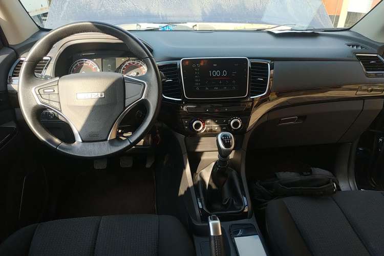 Used Isuzu D-MAX 2020 2.5T Two-Wheel Drive Manual Navigation Version China VI Standard Extended Length JE4D25Q6A Interior 2