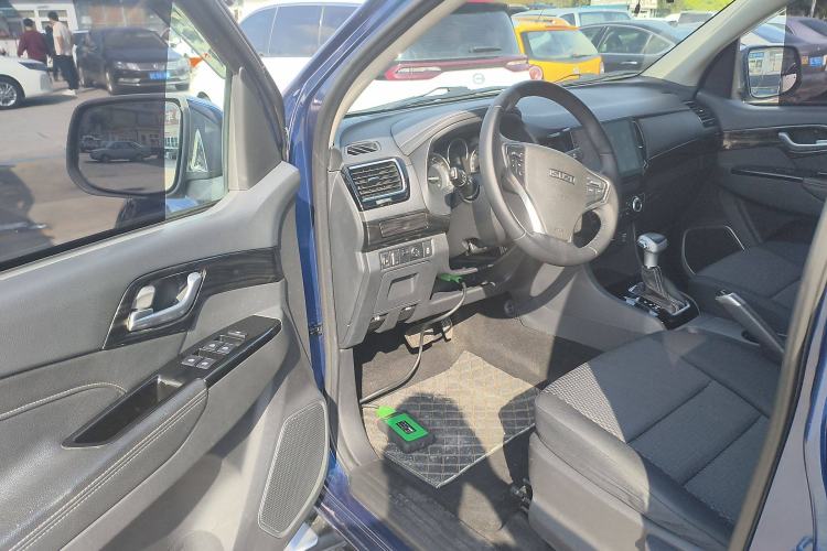 Used Isuzu D-MAX 2020 1.9T Two-Wheel Drive Automatic Comfort Edition China VI Standard RZ4E Hi-Power Interior 3