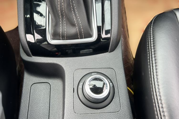 Used Isuzu D-MAX 2020 1.9T Automatic 4x4 Diesel Global HuanDong Luxury RZ4E Interior 3