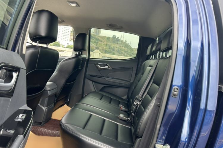 Used Isuzu D-MAX 2020 1.9T Automatic 4x4 Diesel Global HuanDong Luxury RZ4E Interior 6