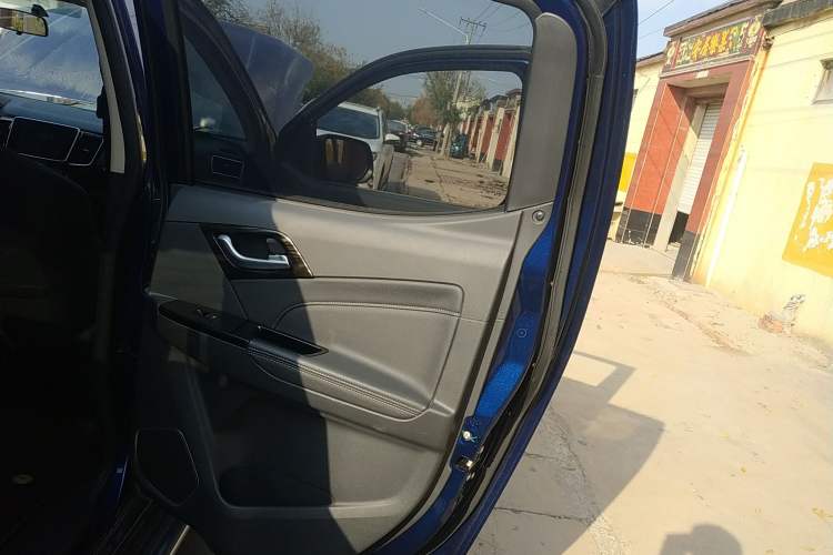 Used Isuzu D-MAX 2020 2.5T Two-Wheel Drive Manual Navigation Version China VI Standard Extended Length JE4D25Q6A Interior 6