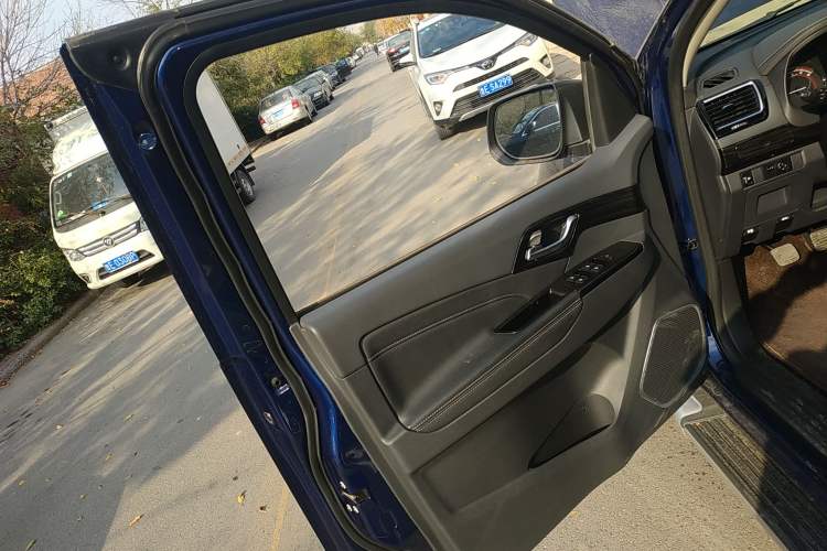 Used Isuzu D-MAX 2020 2.5T Two-Wheel Drive Manual Navigation Version China VI Standard Extended Length JE4D25Q6A Interior 7