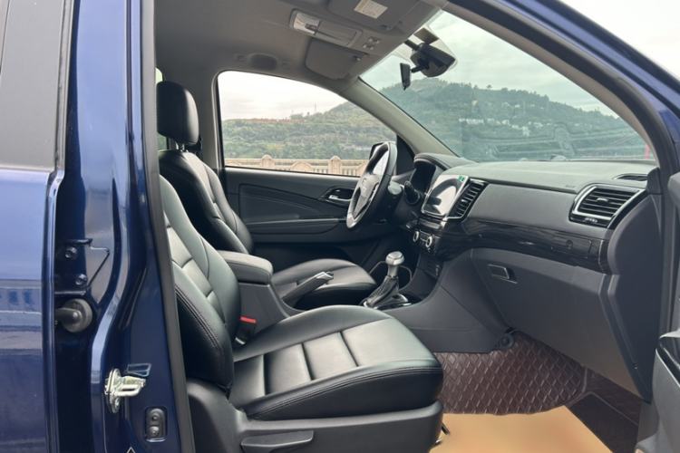 Used Isuzu D-MAX 2020 1.9T Automatic 4x4 Diesel Global HuanDong Luxury RZ4E Interior 8