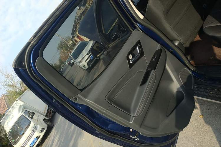 Used Isuzu D-MAX 2020 2.5T Two-Wheel Drive Manual Navigation Version China VI Standard Extended Length JE4D25Q6A Interior 8