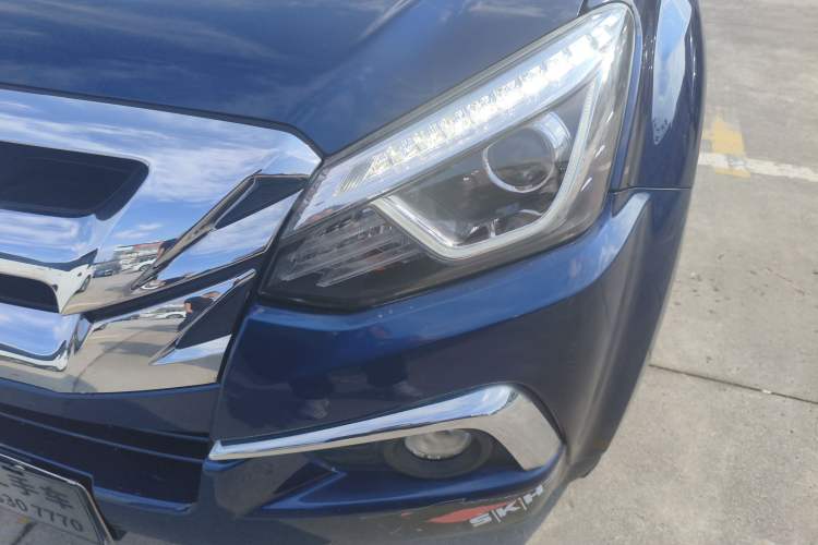 Used Isuzu D-MAX 2020 1.9T Two-Wheel Drive Automatic Comfort Edition China VI Standard RZ4E Hi-Power Left Front Headlight