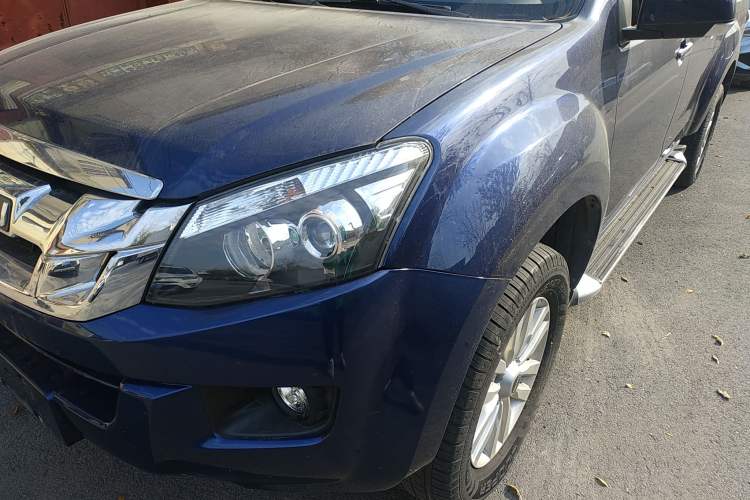 Used Isuzu D-MAX 2020 2.5T Two-Wheel Drive Manual Navigation Version China VI Standard Extended Length JE4D25Q6A Left Front Headlight